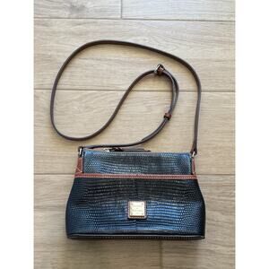 Dooney And Bourke Embossed Lizard Ginger Pouchette Crossbody Purse Black Leather
